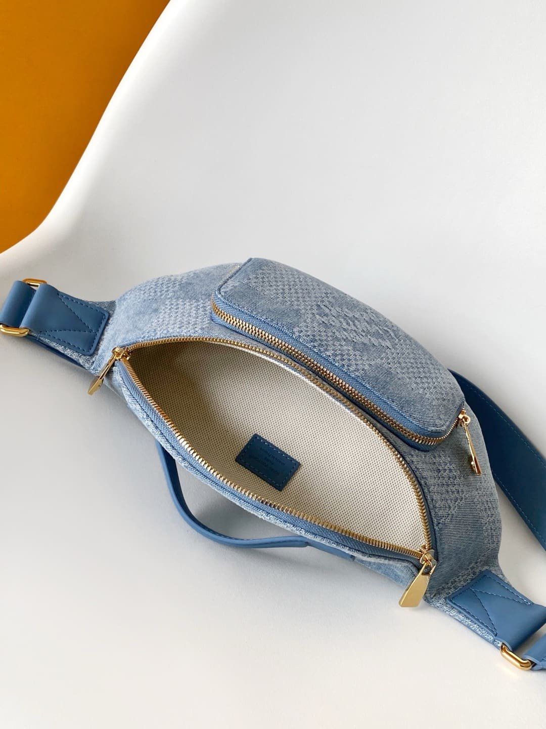 L0vis Vvtt0n N00205 Rush Bumbag