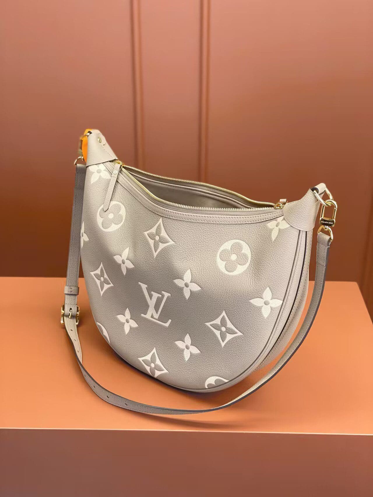 L0vis Vvtt0n Loop Hobo M46738