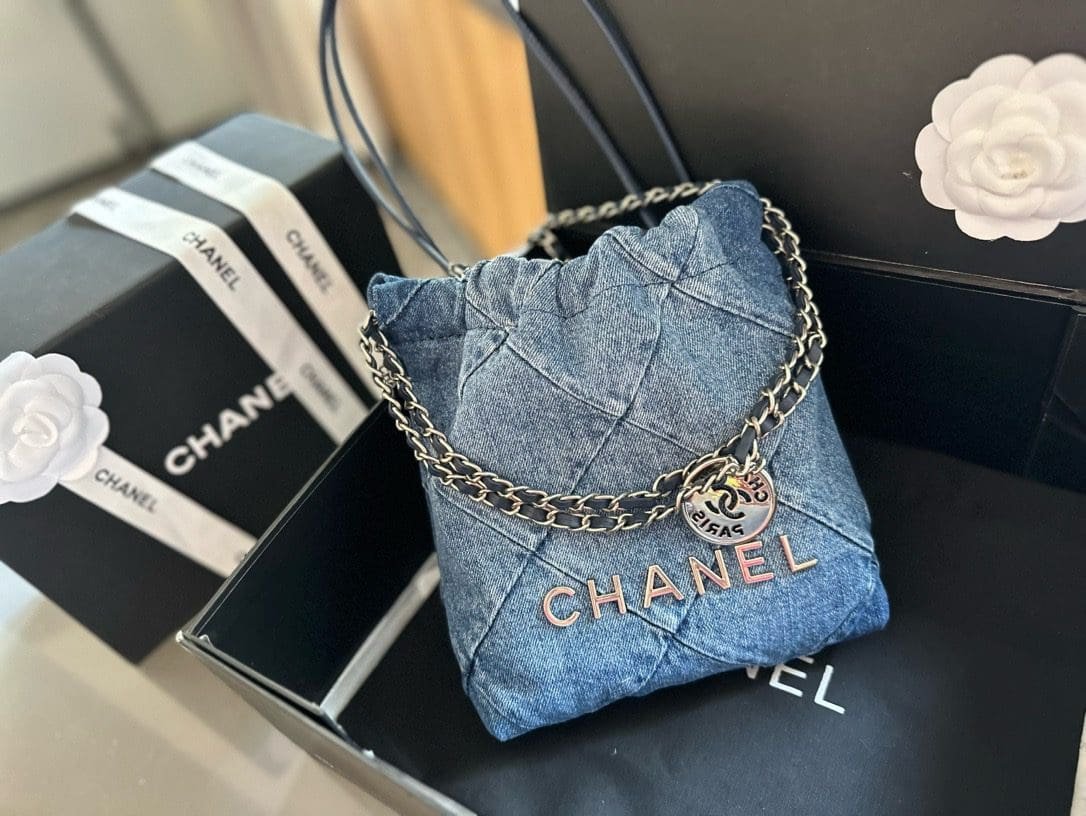 Ch**el 22 mini handbag