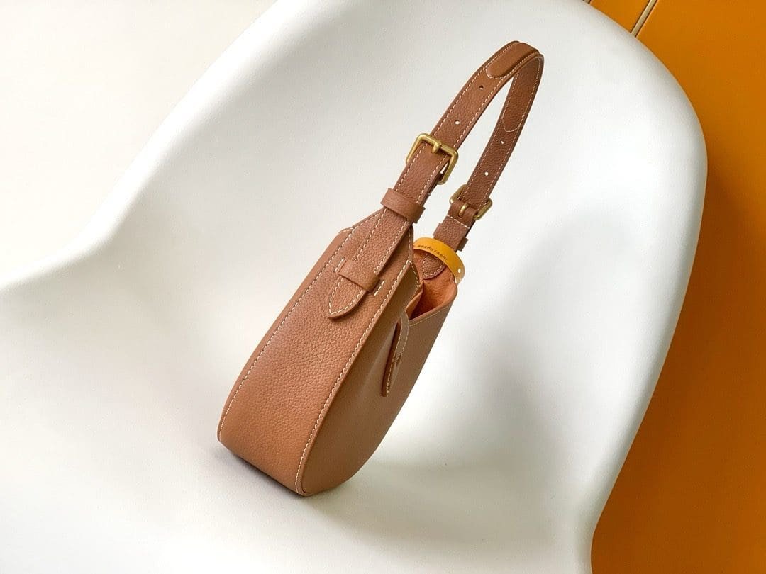 L0vis Vvtt0n M24885 Low Key Shoulder Bag