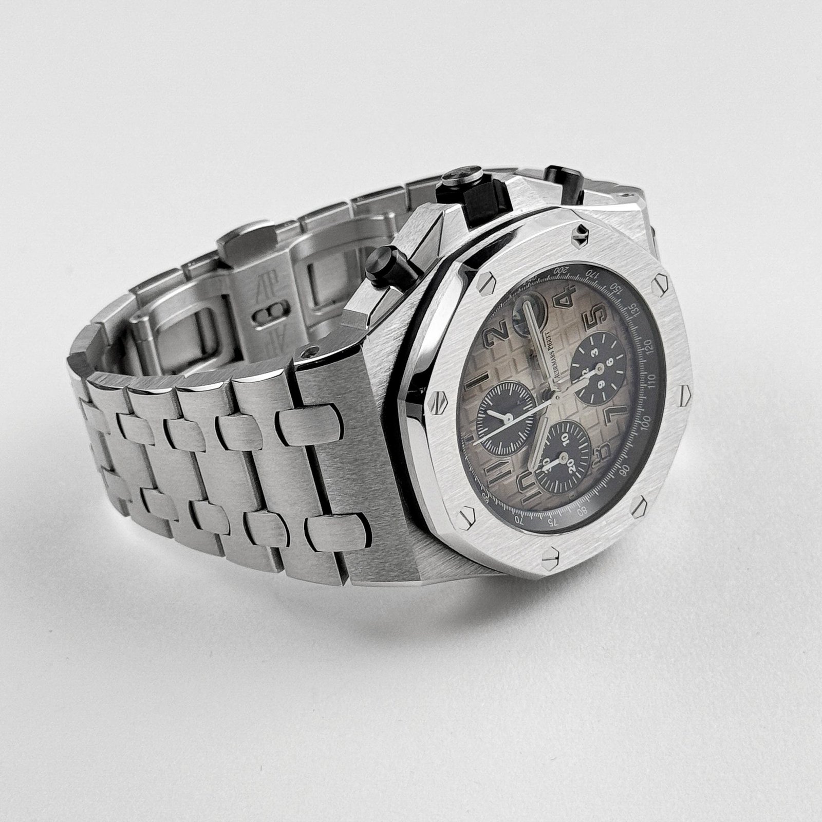 Audemars P1g*et Royal Oak Offshore Chronograph 26470PT.OO.1000PT.01 Platinum Grey Dial (2017)