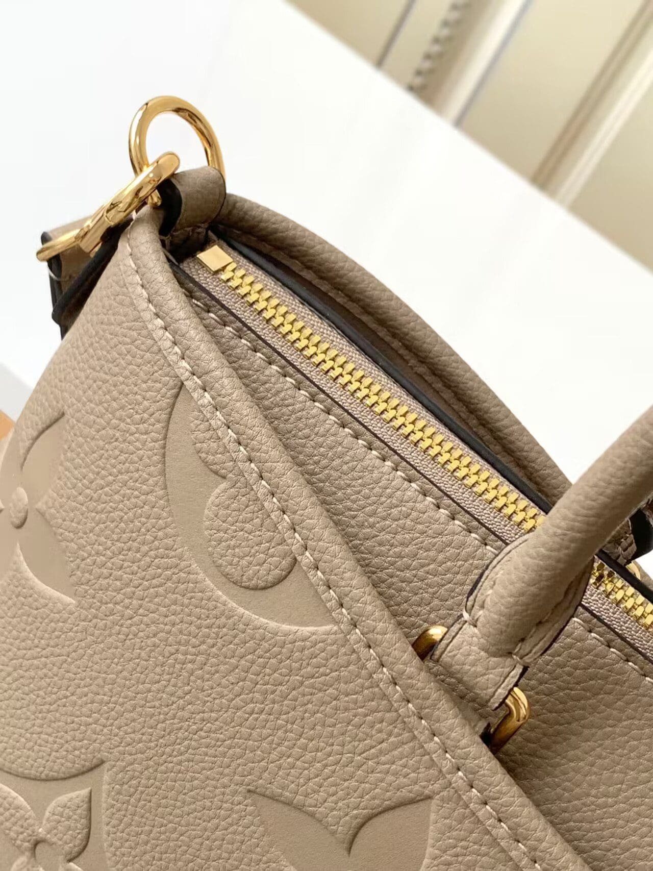 L0vis Vvtt0n TRIANON medium handbag M46504
