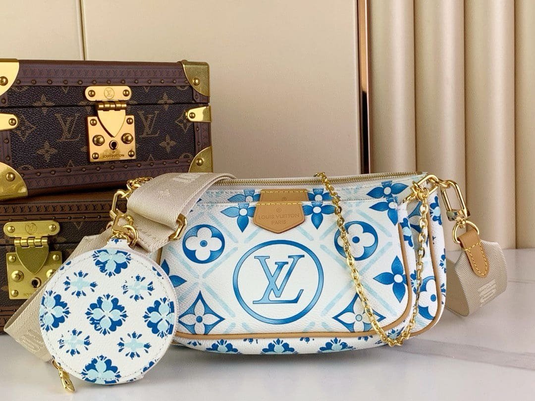 L0vis Vvtt0n M25374 LV By The Pool Multi Pochette Accessoires