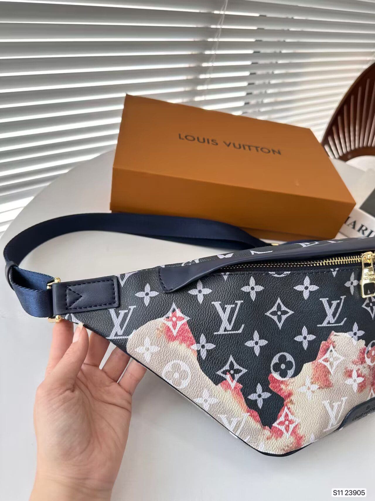 L0vis Vvtt0n Discovery Bumbag PM M23905