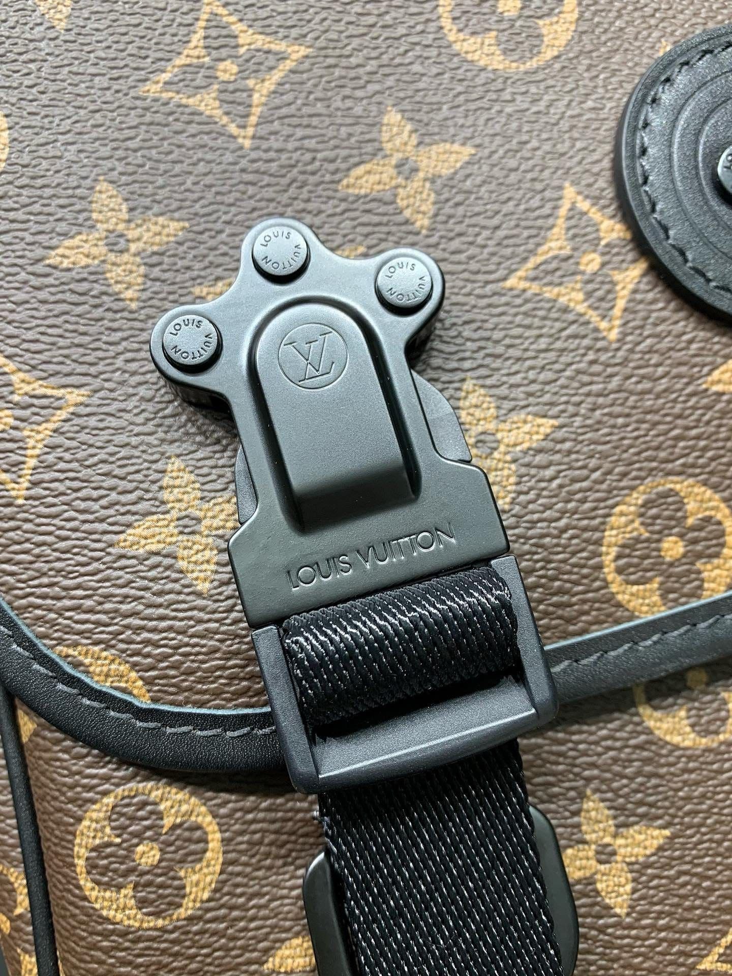 L0vis Vvtt0n M46972 LV Trail Messenger