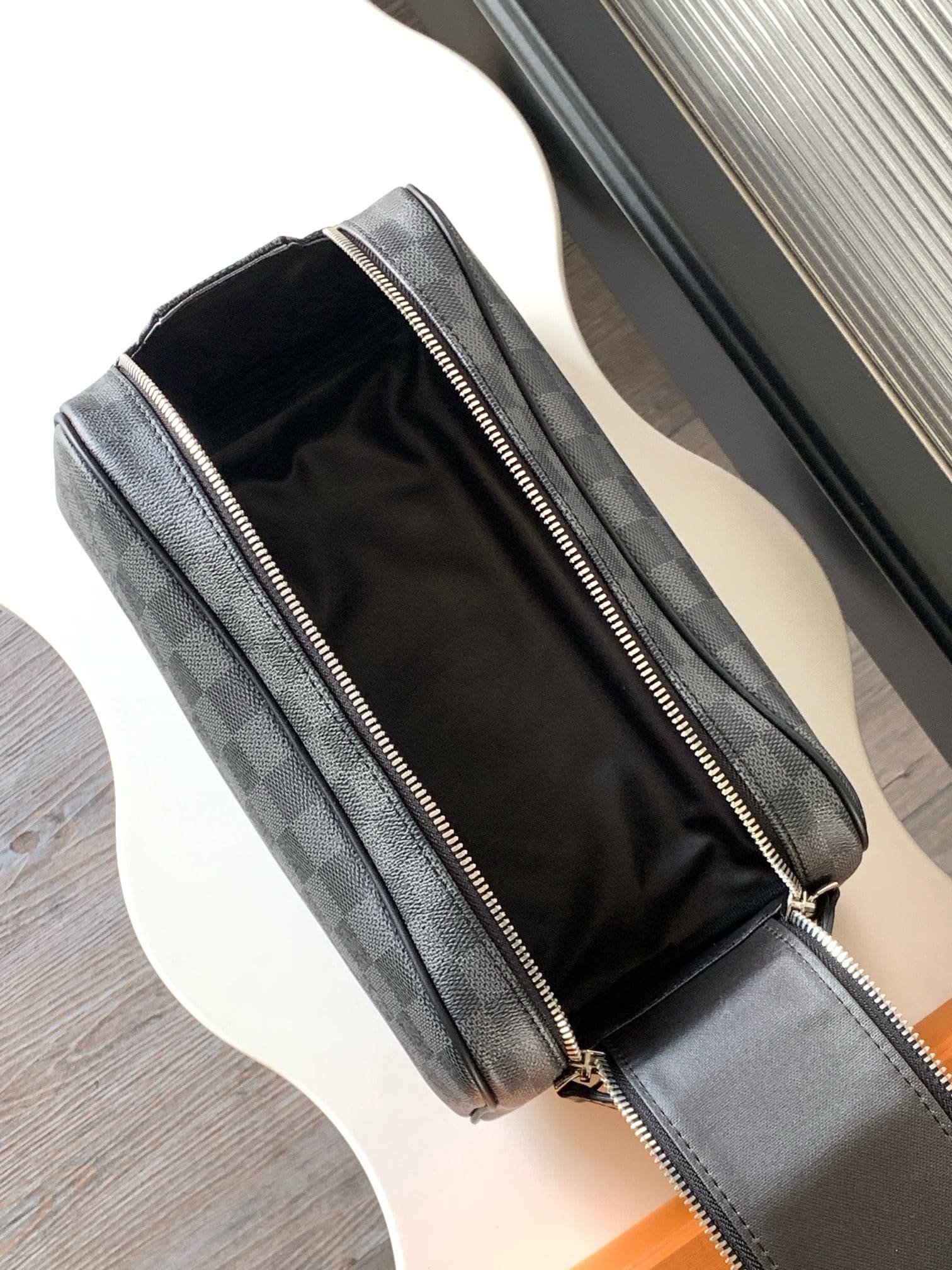 L0vis Vvtt0n N40127 DOPP toiletry bag