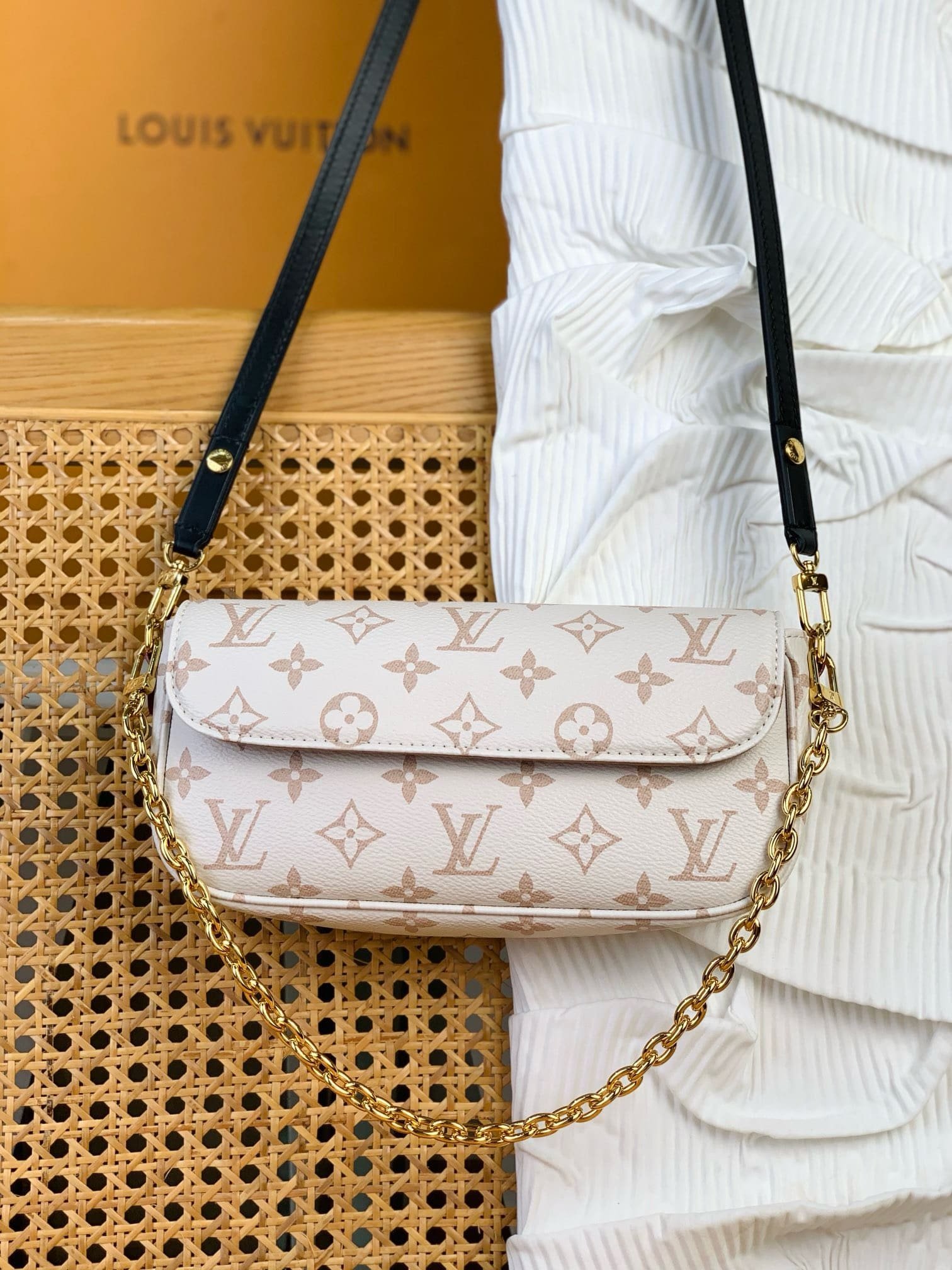 L0vis Vvtt0n M83091 Wallet on Chain Ivy