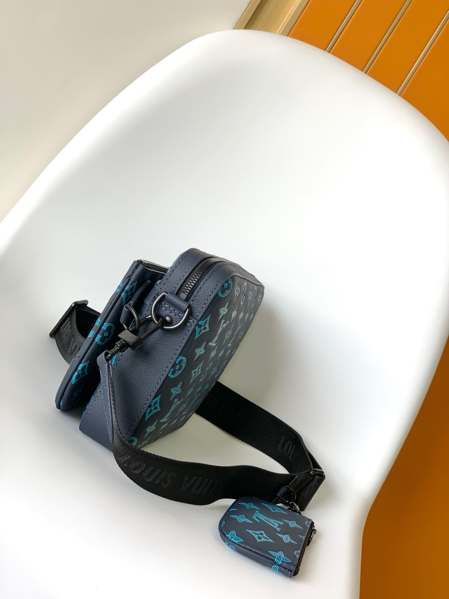 L0vis Vvtt0n M46604 Trio Messenger