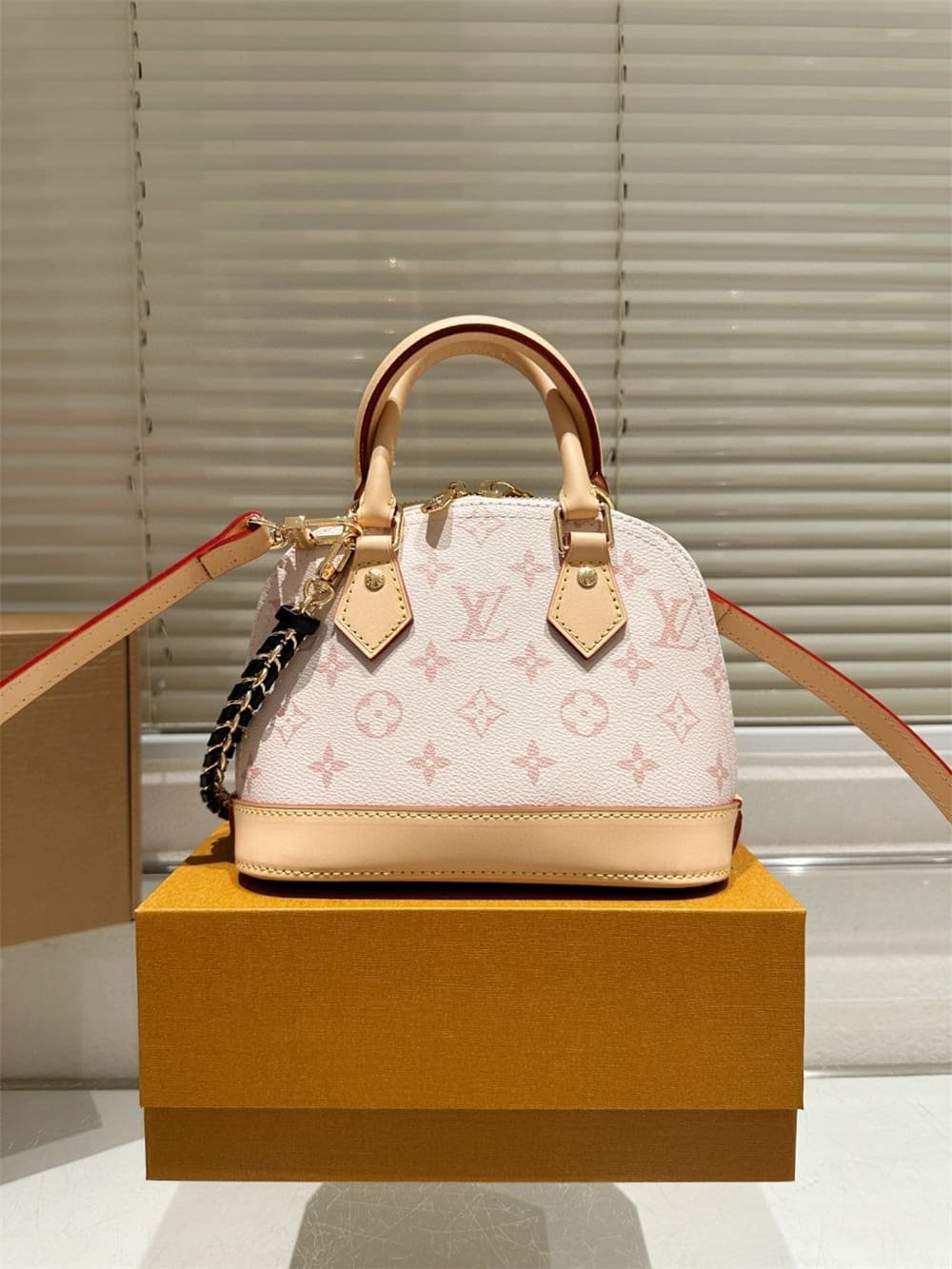 L0vis Vvtt0n Customizable Alma Mini LV&I