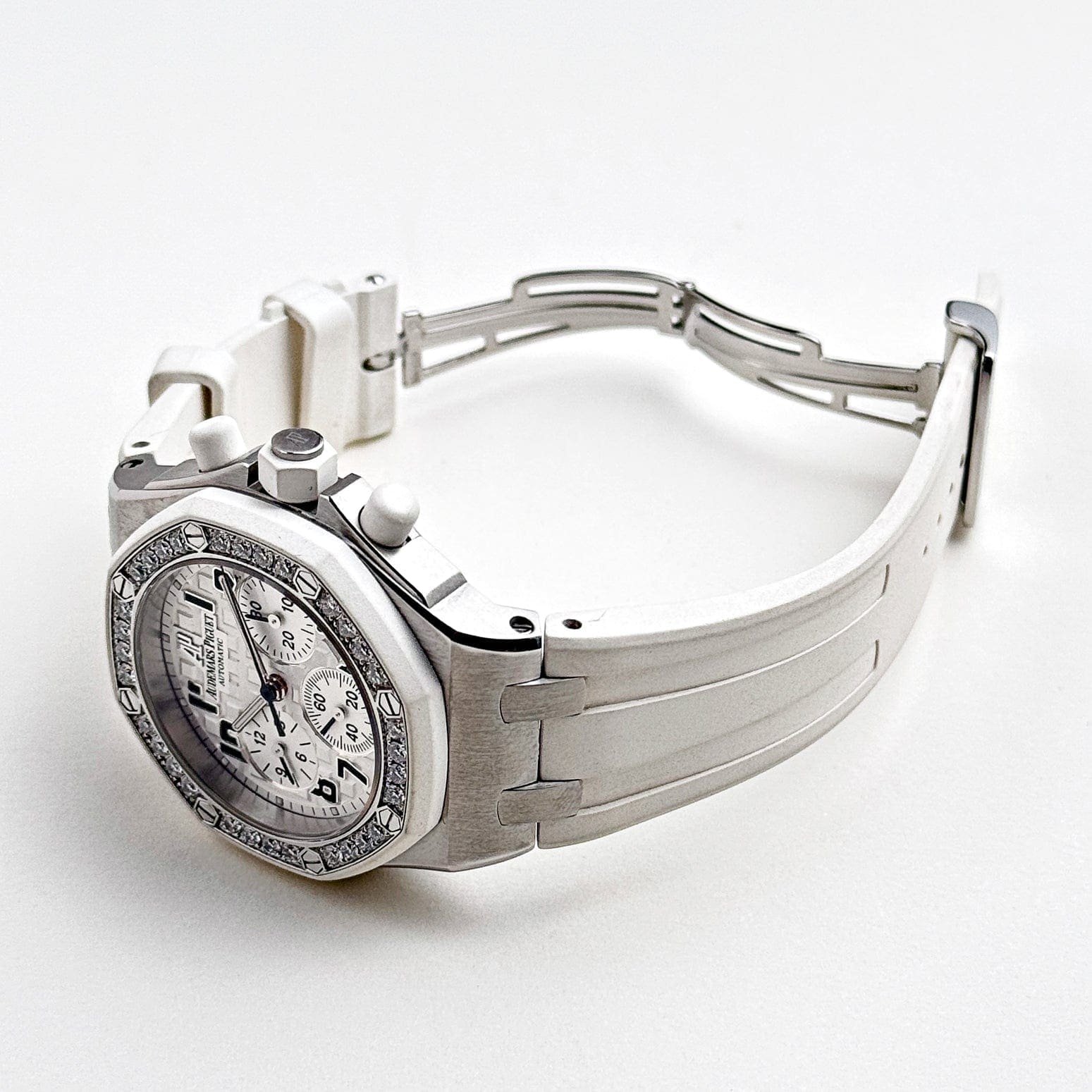Audemars P1g*et Royal Oak Offshore 26048SK.ZZ.D010CA.01 Stainless Steel White Dial D1am0nd Bezel