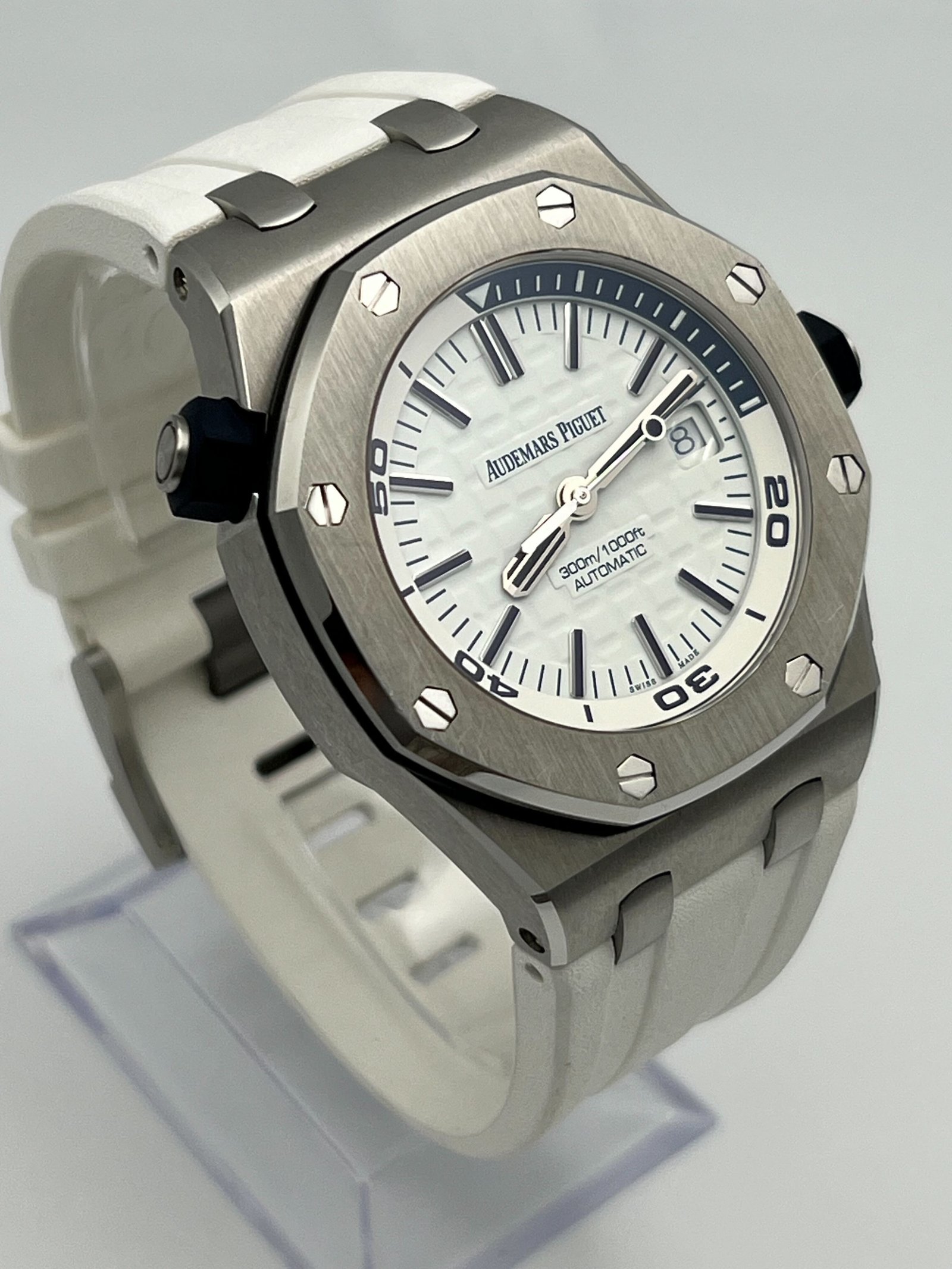 Audemars P1g*et Royal Oak Offshore 15710ST.OO.A010CA.01 Diver Stainless Steel White Dial