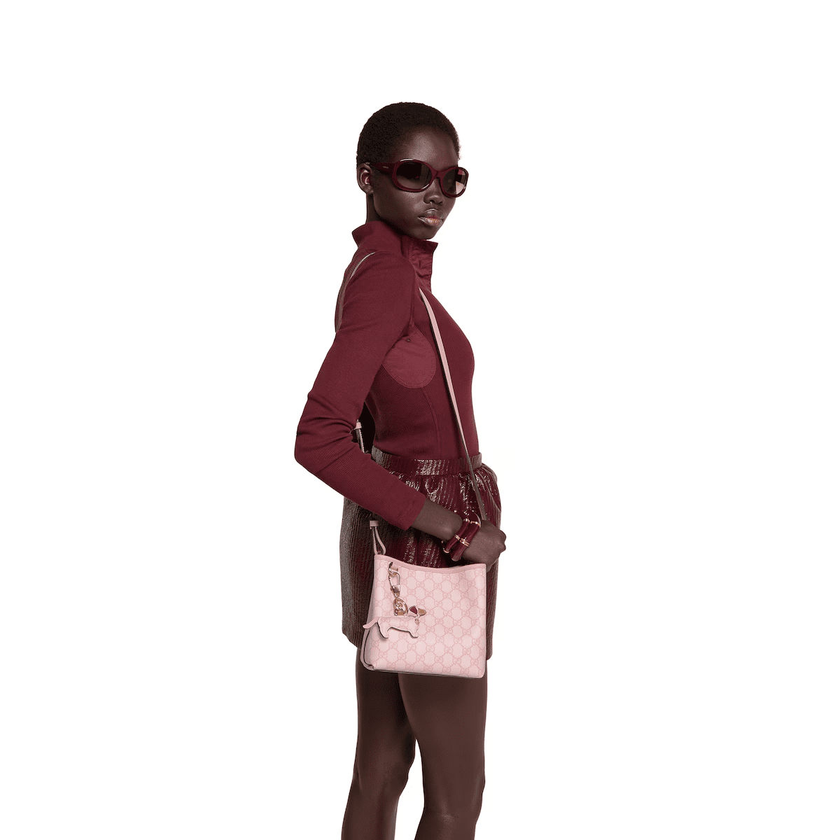 Gvc*1 EMBLEM SMALL BUCKET BAG