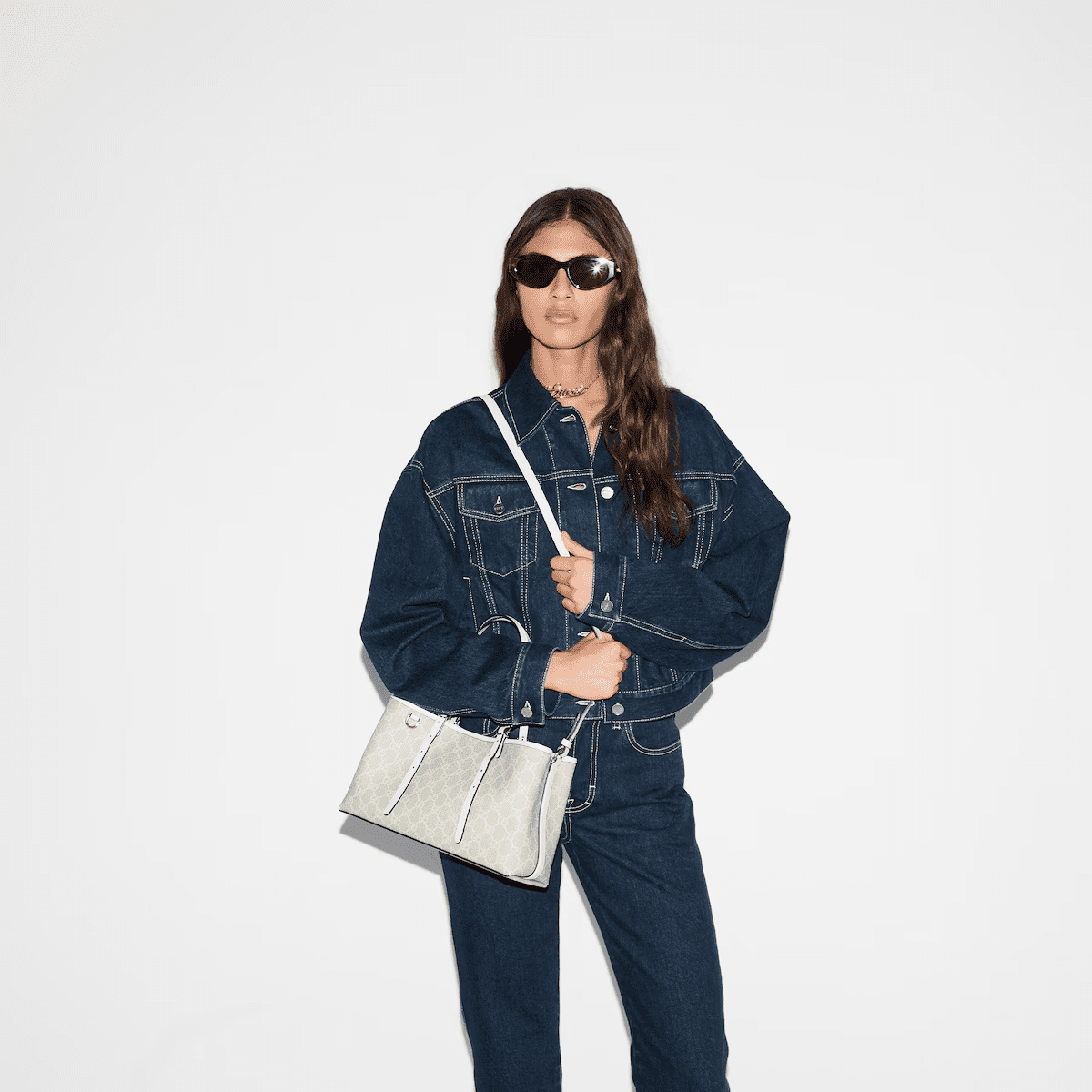 Gvc*1 EMBLEM MEDIUM TOTE BAG