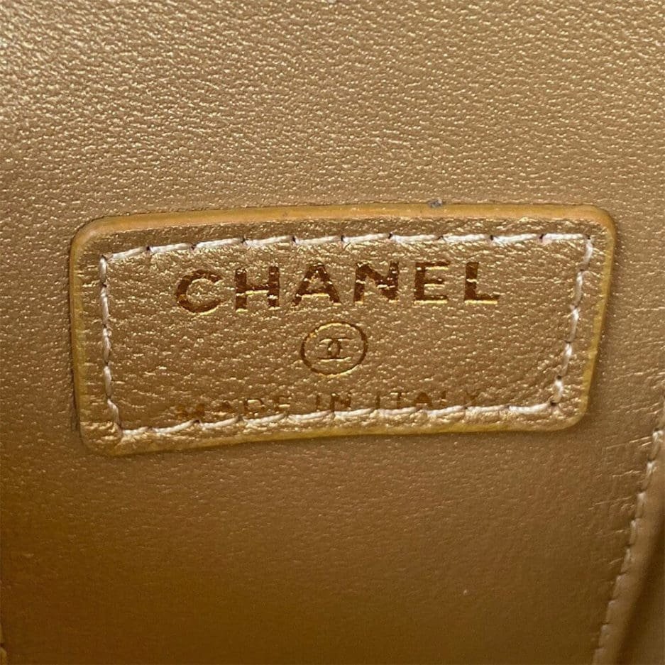 Ch**el SMALL VANITY WITH CHAIN AP2198