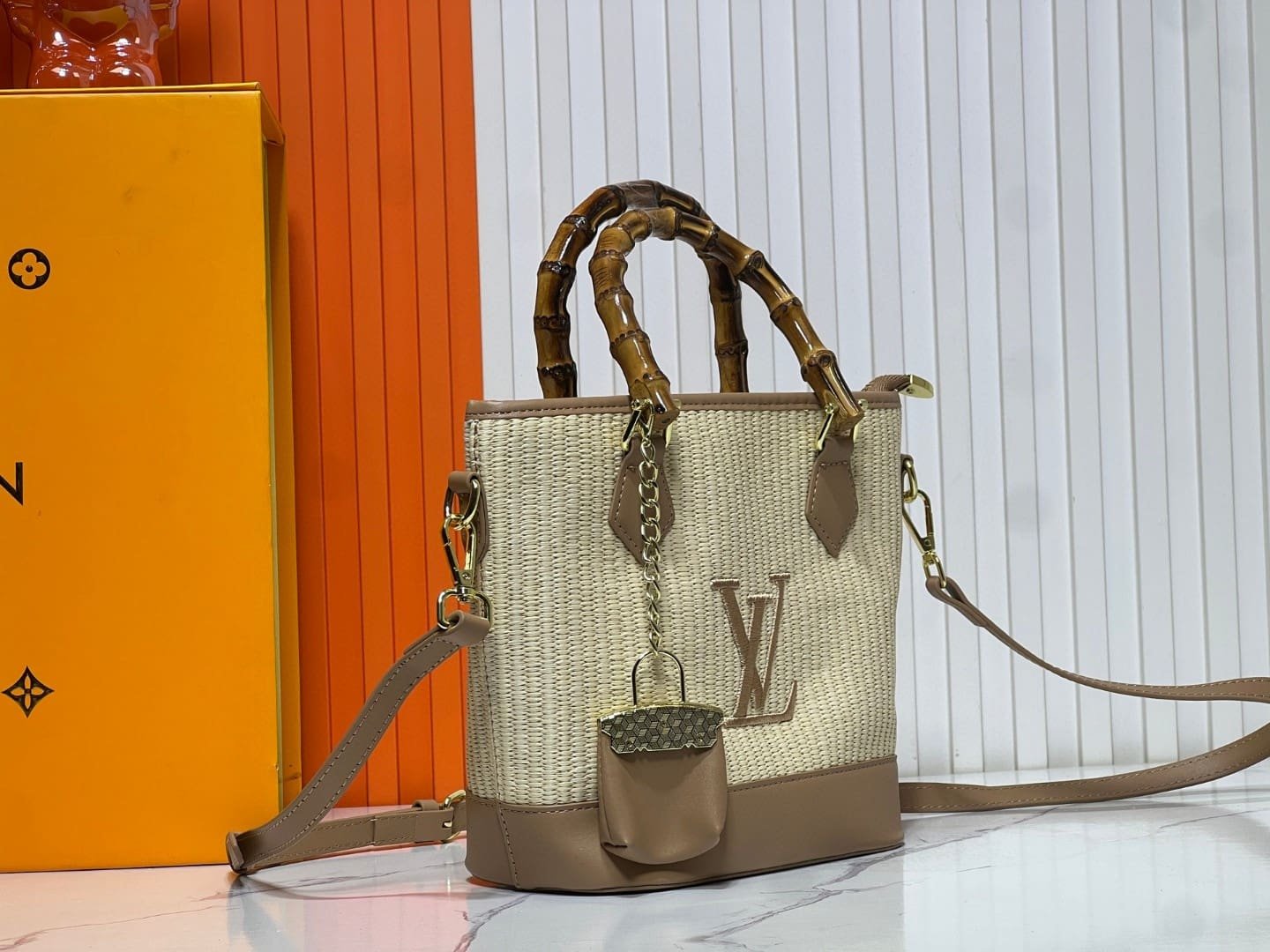 L0vis Vvtt0n Raffia Petit Bucket Tote