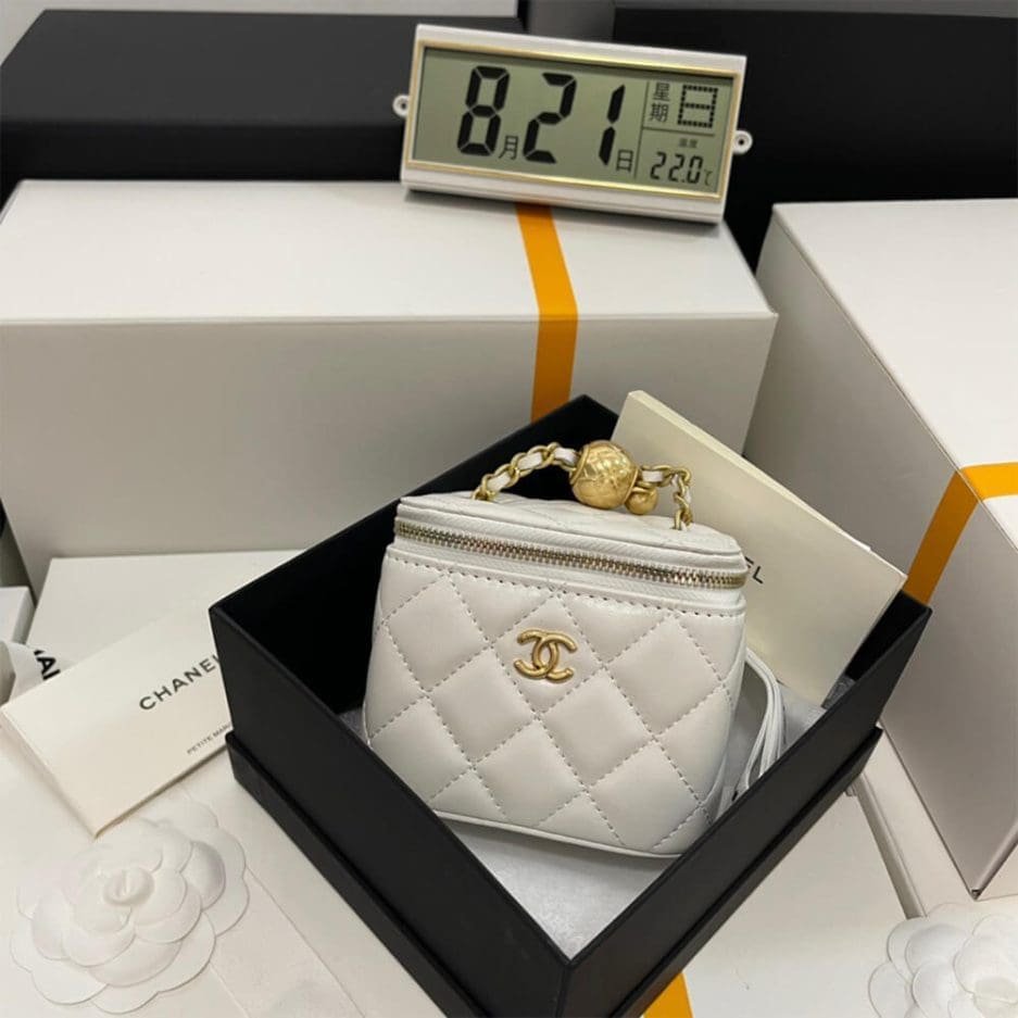 Ch**el SMALL VANITY WITH CHAIN AP1447