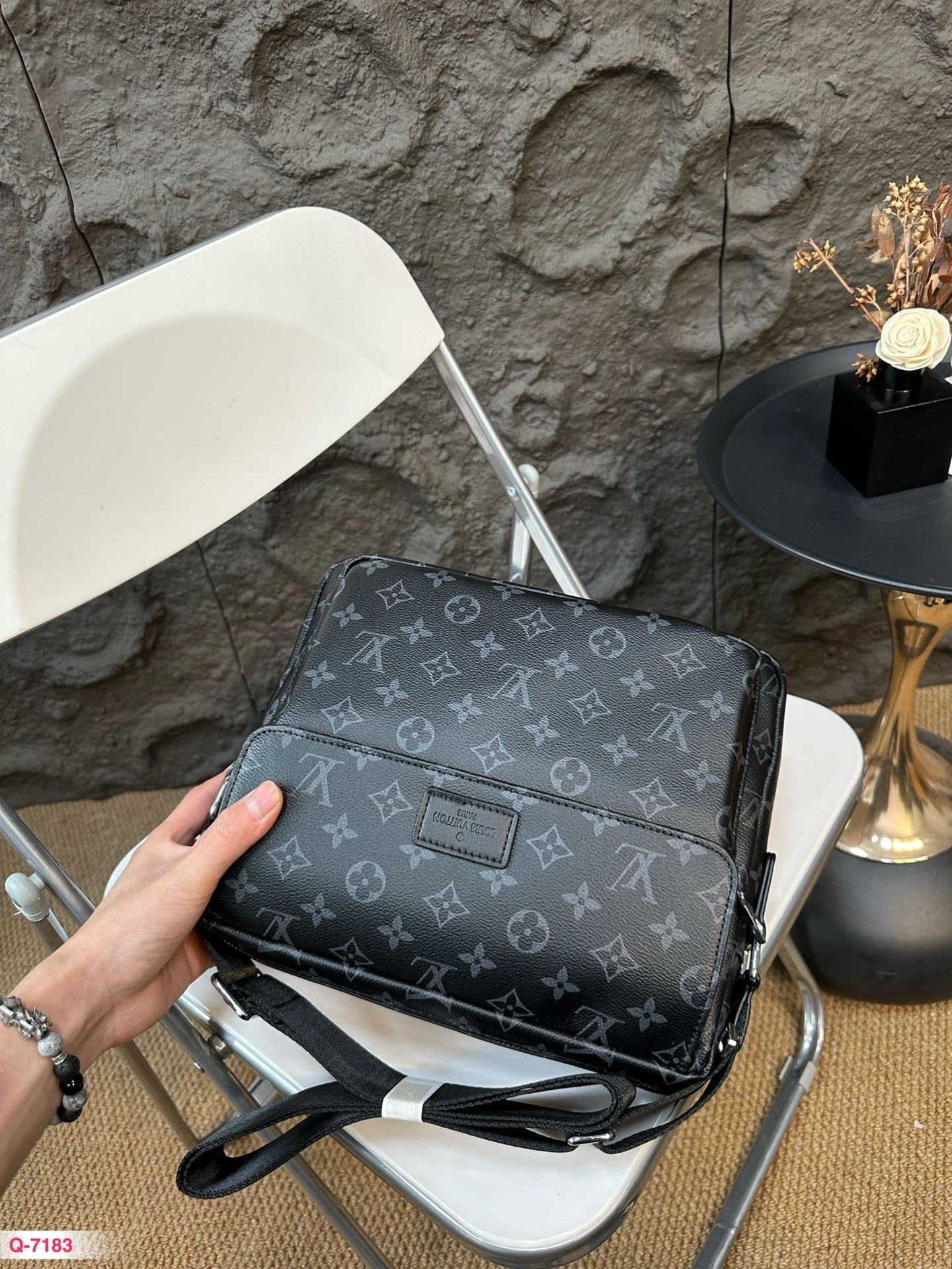 L0vis Vvtt0n briefcase