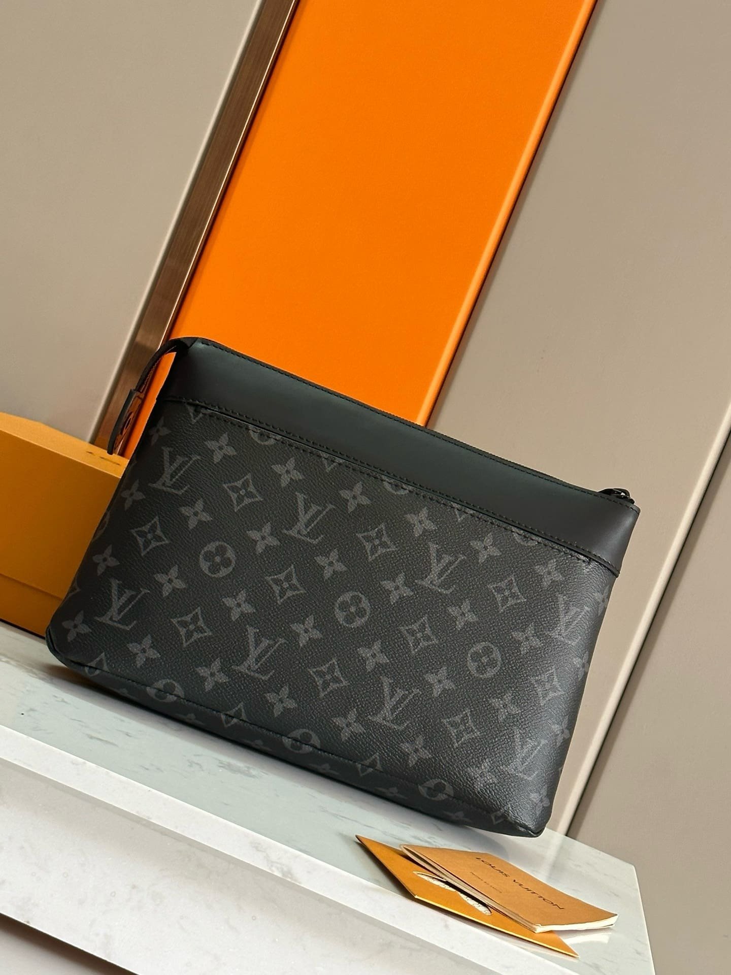 L0vis Vvtt0n M82543 POCHETTE VOYAGE SOUPLE CLUTCH