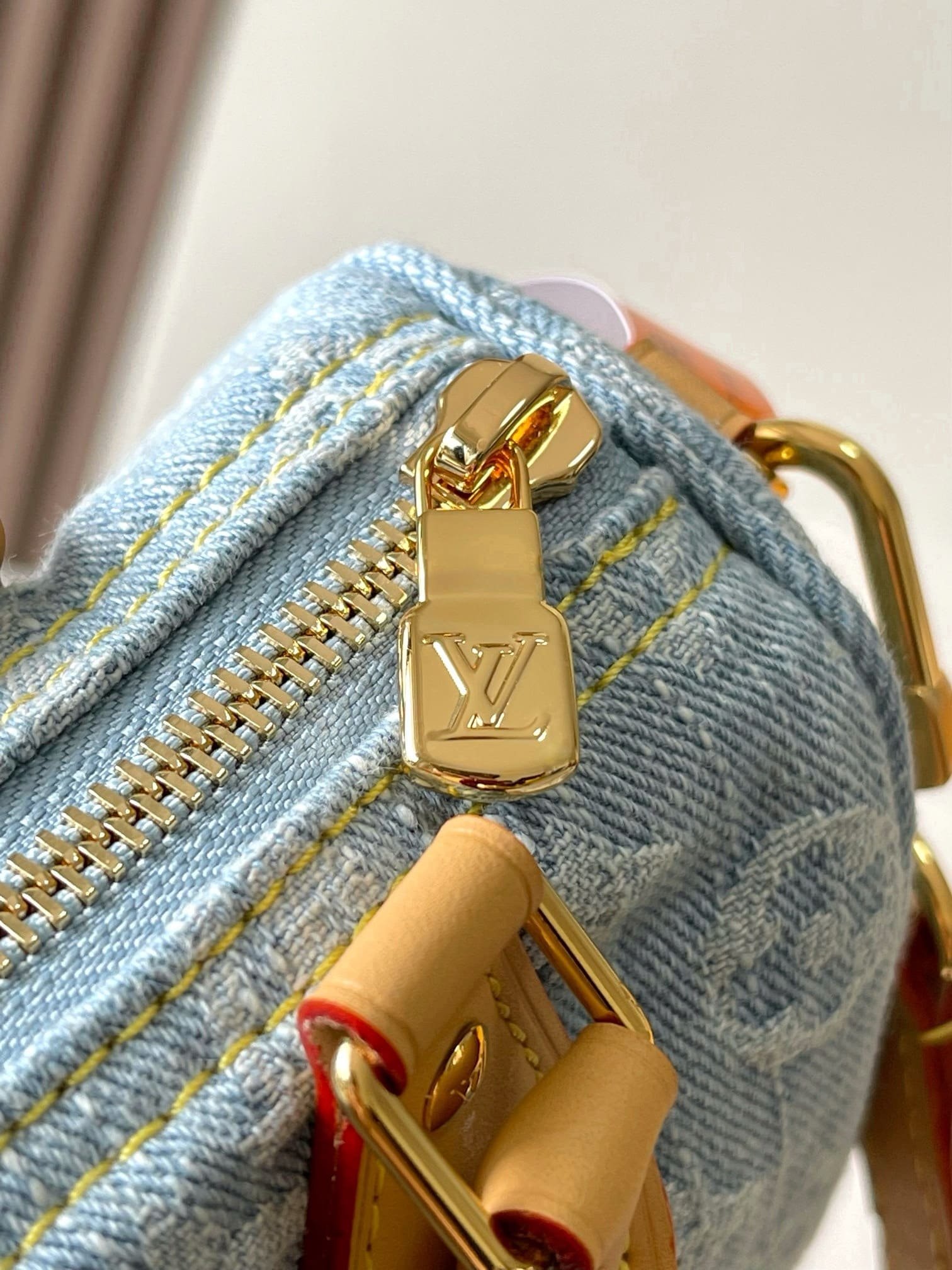 L0vis Vvtt0n M11212 Nano Speedy