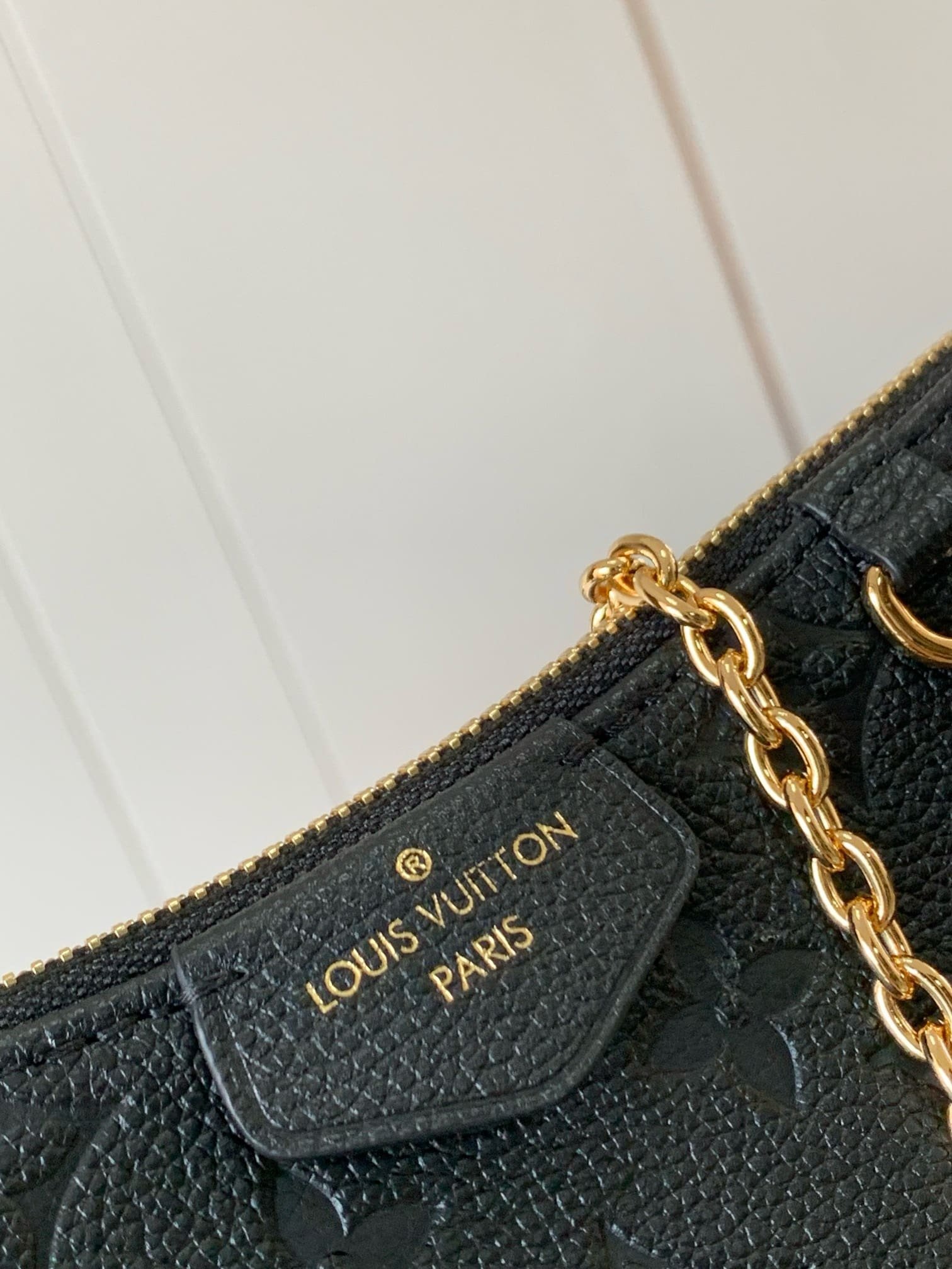 L0vis Vvtt0n M80349 Easy Pouch On Strap
