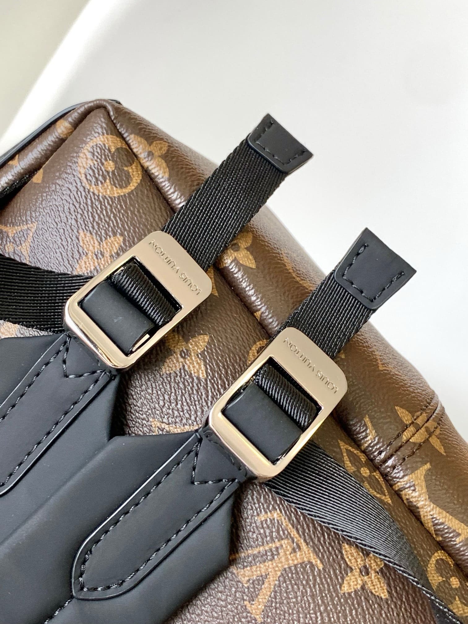 L0vis Vvtt0n M46684 Discovery Backpack PM