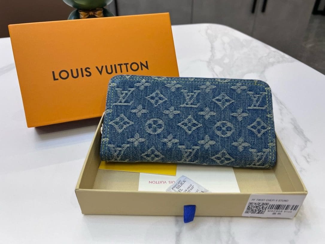 L0vis Vvtt0n M82958  Zippy Wallet