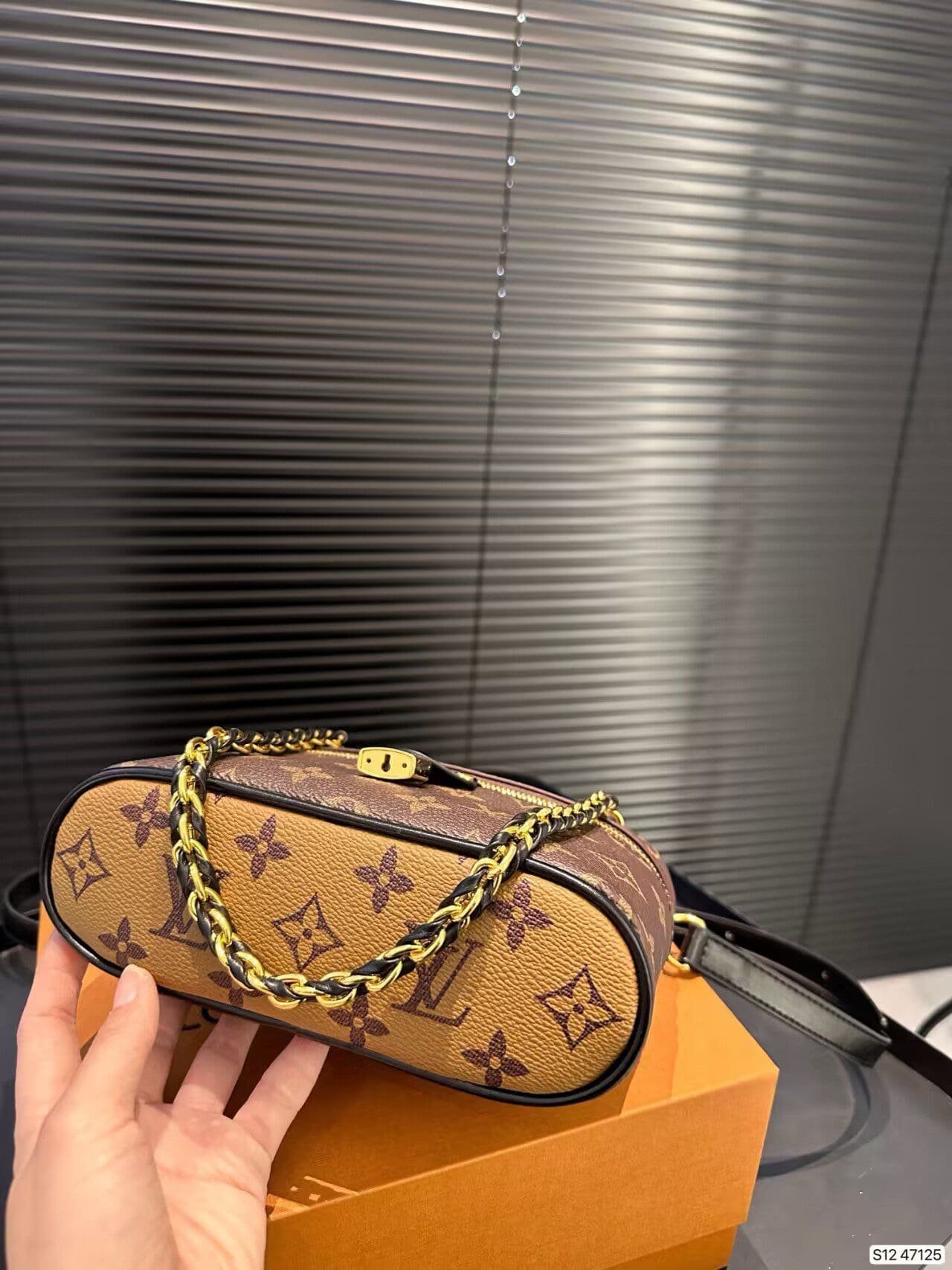 L0vis Vvtt0n M47125 Vanity Chain Pouch