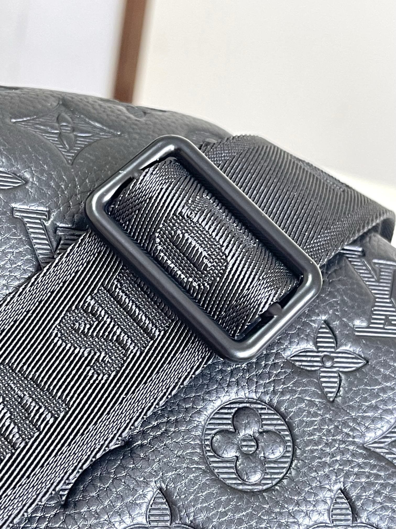 L0vis Vvtt0n M47058 Rush Bumbag
