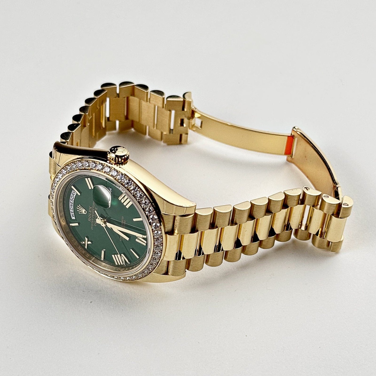 R01ex Day-Date 40 228348RBR Yellow Gold Green Roman Numeral Dial D1am0nd Bezel (2024)