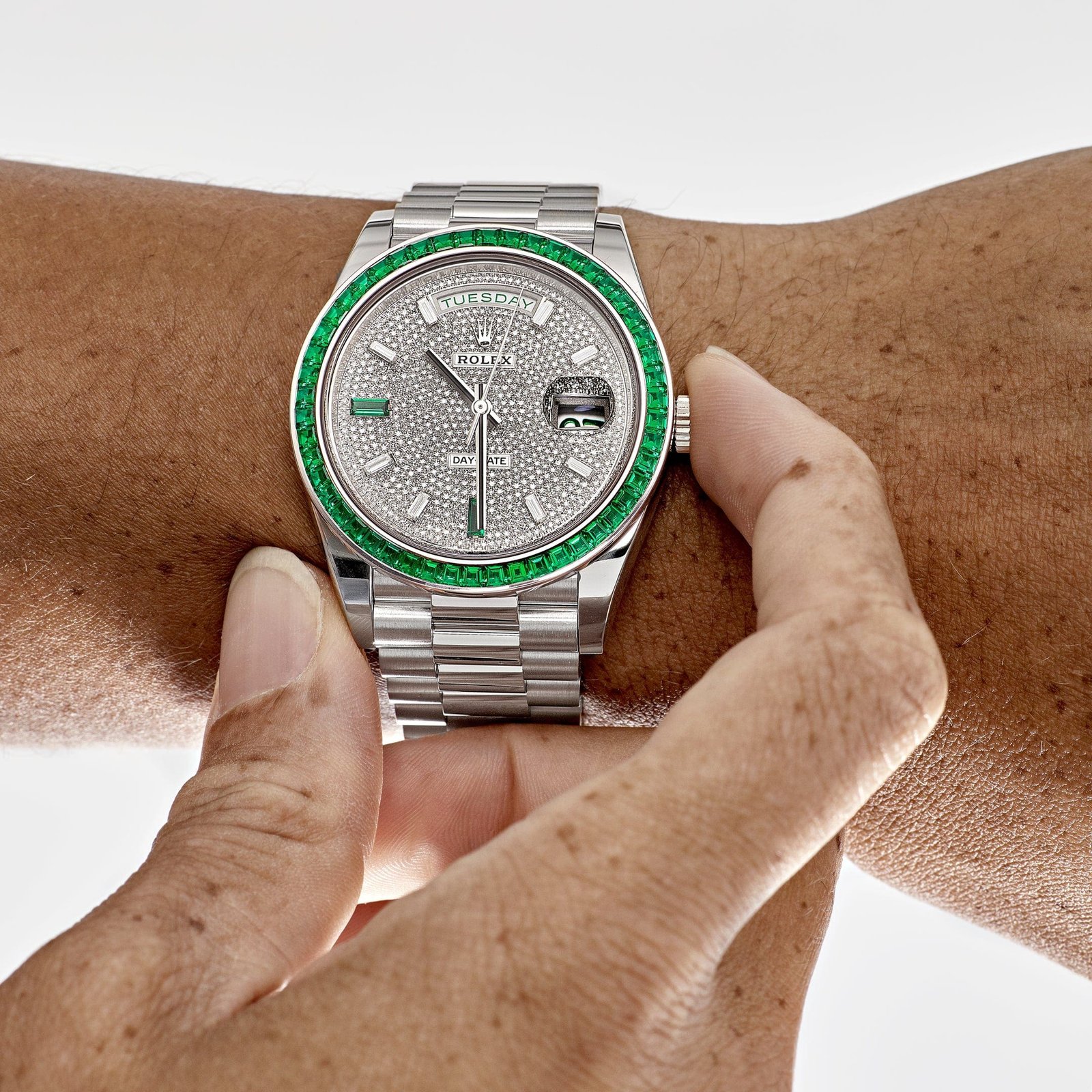 R01ex Day-Date 40 228396TEM Platinum D1am0nd Dial Emerald Bezel