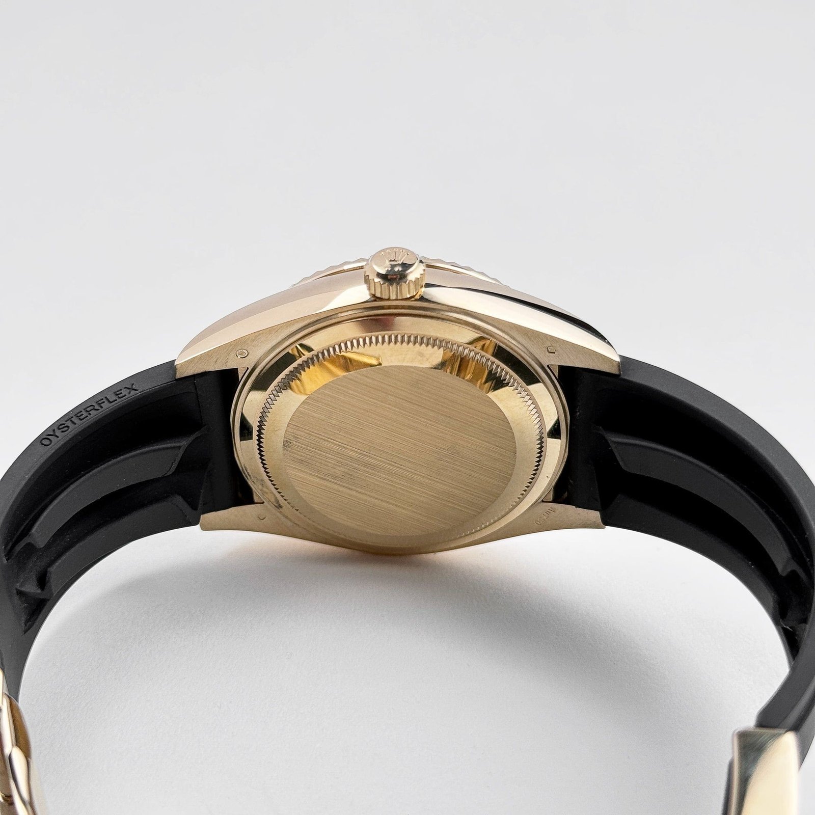 R01ex Sky-Dweller 326238 Yellow Gold Champagne Dial Rubber Strap (2022)
