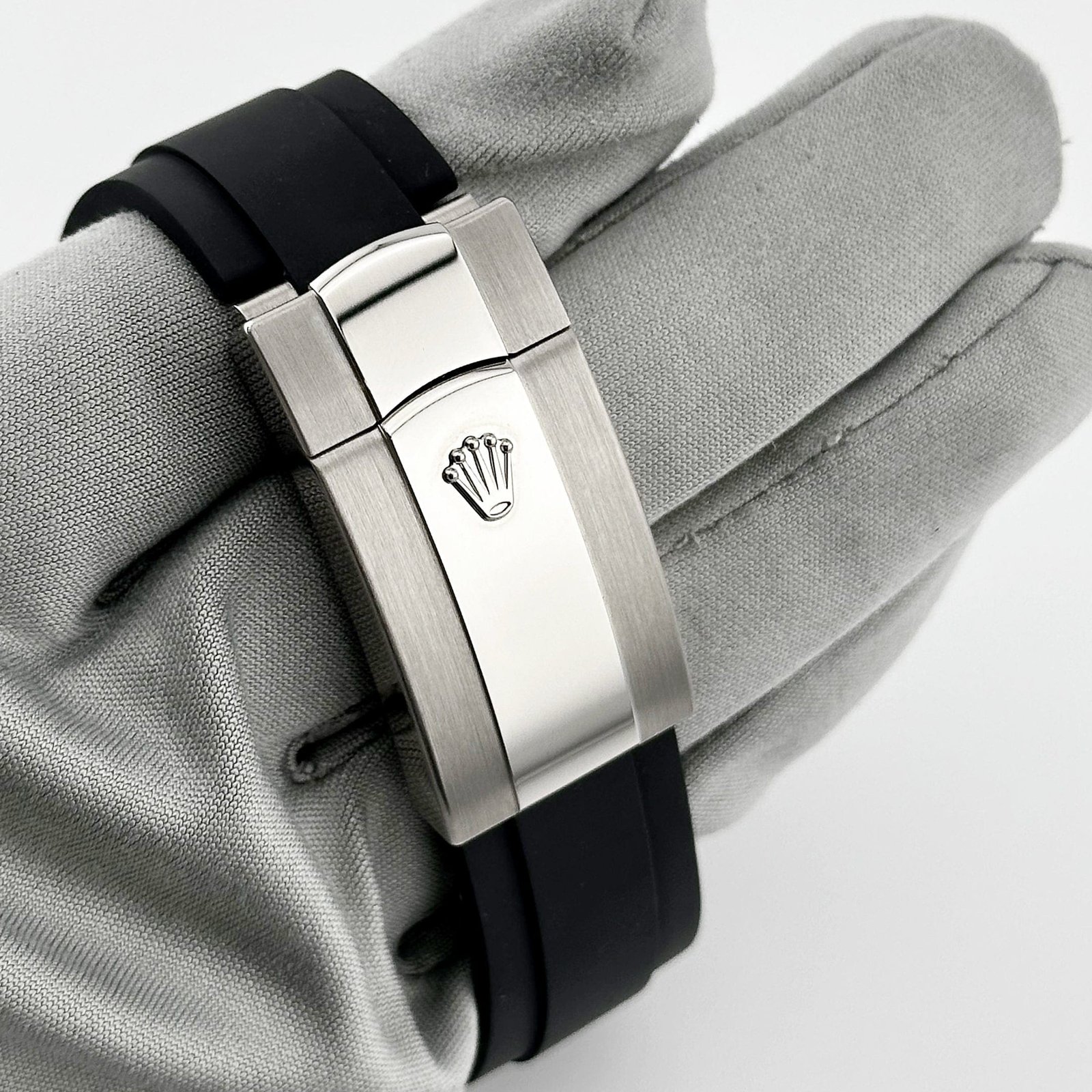 R01ex Sky-Dweller 336239 White Gold Black Dial Oysterflex (2025)