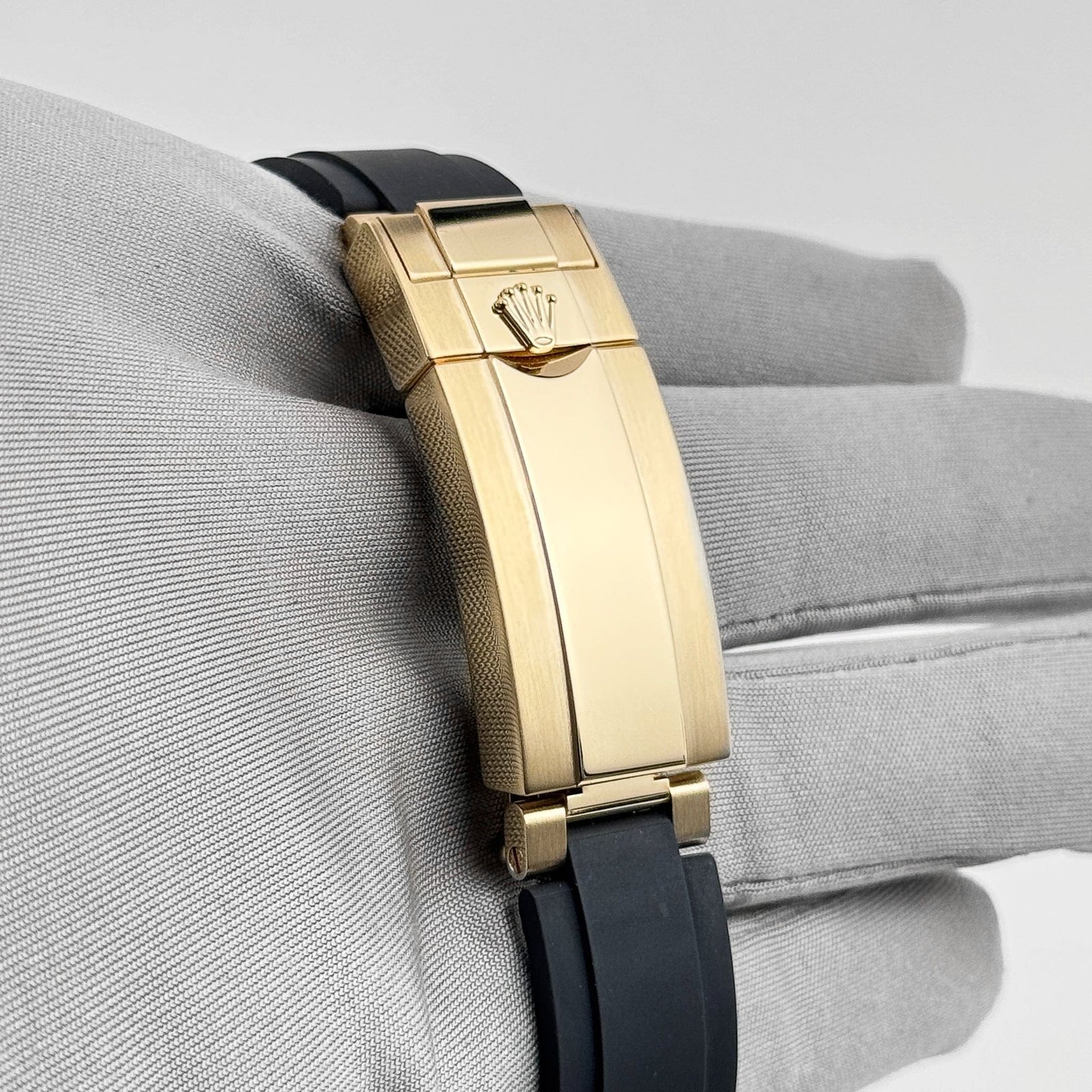 R01ex Yacht-Master 42 226658 Yellow Gold Oysterflex (2023)
