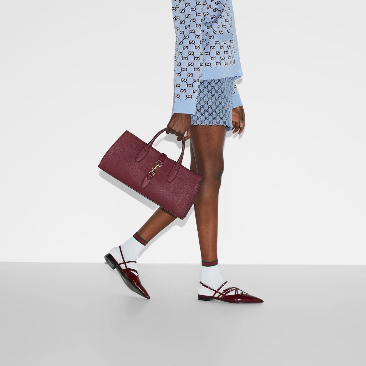 Gvc*1 Medium tote bag with hook closure