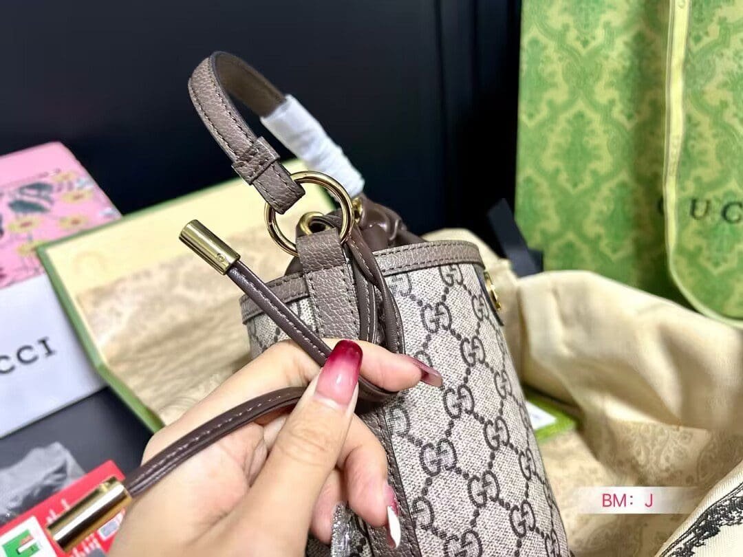 Gvc*1 OPHIDIA MINI BUCKET BAG