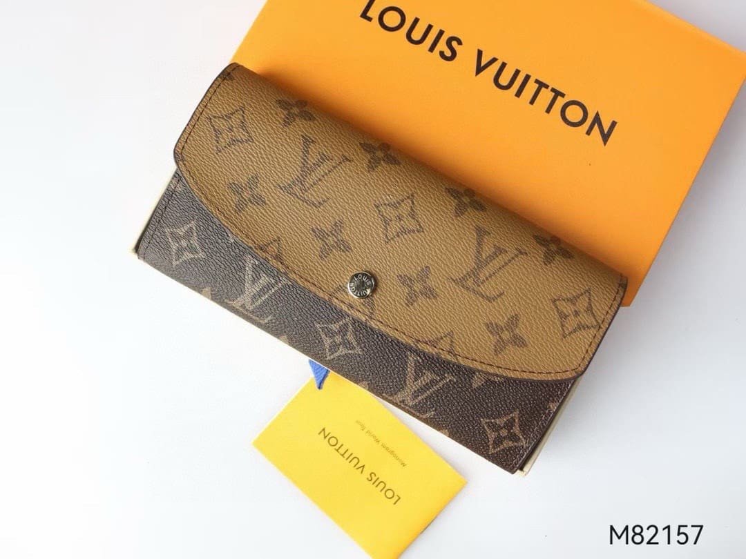L0vis Vvtt0n M82157 Emilie Wallet